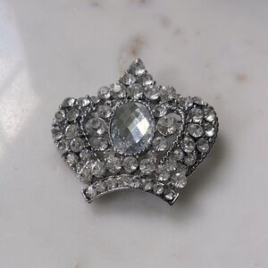Elegant Silver Crystal Crown Brooch‎